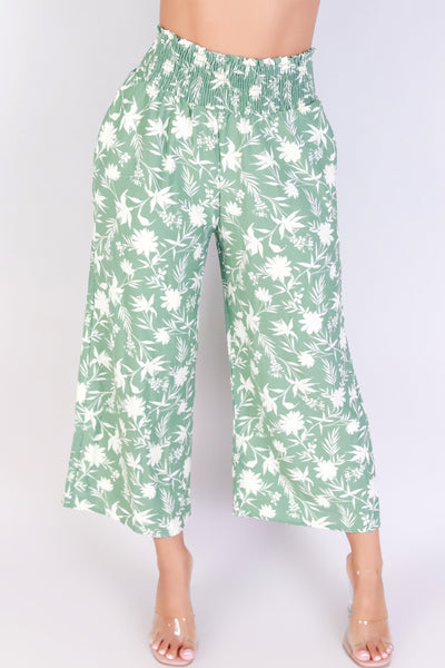 Jeans Warehouse Hawaii - PRINT WOVEN CAPRI'S - FLORAL BABE CAPRI PANTS | By PAPERMOON/ B_ENVIED