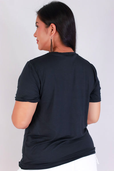 Jeans Warehouse Hawaii - PLUS S/S SCREENS - HONOHONO LEI TEE | By LUZ