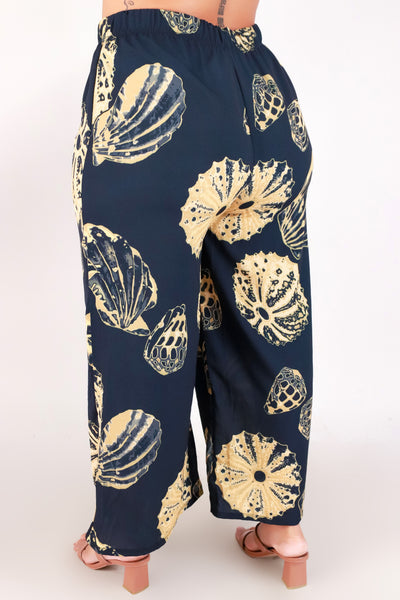 Jeans Warehouse Hawaii - PLUS PRINT WOVEN CAPRI'S - SHELL WIDE LEG PANTS | By LUZ