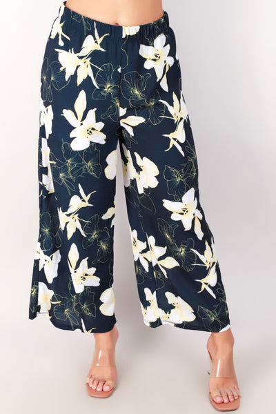 Jeans Warehouse Hawaii - PRINT WOVEN CAPRI'S - GINGER LILY CAPRI PANTS | By LUZ