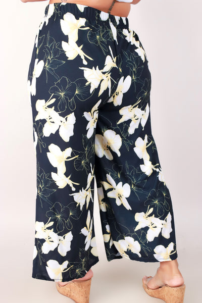 Jeans Warehouse Hawaii - PLUS PRINT WOVEN CAPRI'S - GINGER LILY CAPRI PANTS | By LUZ