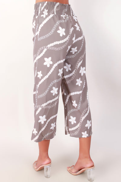 Jeans Warehouse Hawaii - PRINT WOVEN CAPRI'S - PIKAKE PLUMERIA CAPRI PANTS | By LUZ