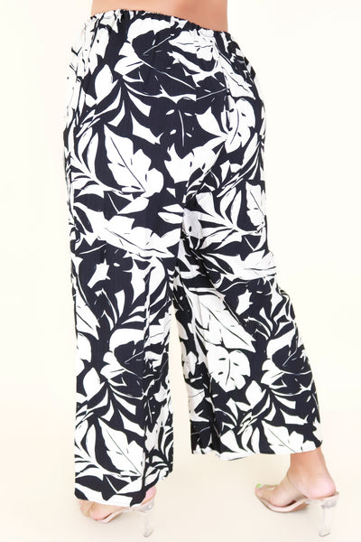 Jeans Warehouse Hawaii - PLUS PRINT WOVEN CAPRI'S - IT'S A PLAN PANTS | By ZENOBIA