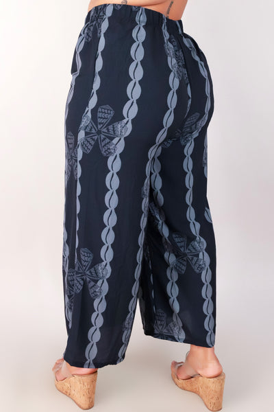 Jeans Warehouse Hawaii - PLUS PRINT WOVEN CAPRI'S - PUPU HINUHINU CAPRI PANTS | By LUZ