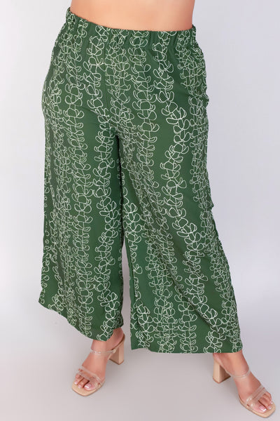 Jeans Warehouse Hawaii - PLUS PRINT WOVEN CAPRI'S - PUAKENIKENI MAHAKA CAPRI PANTS | By LUZ