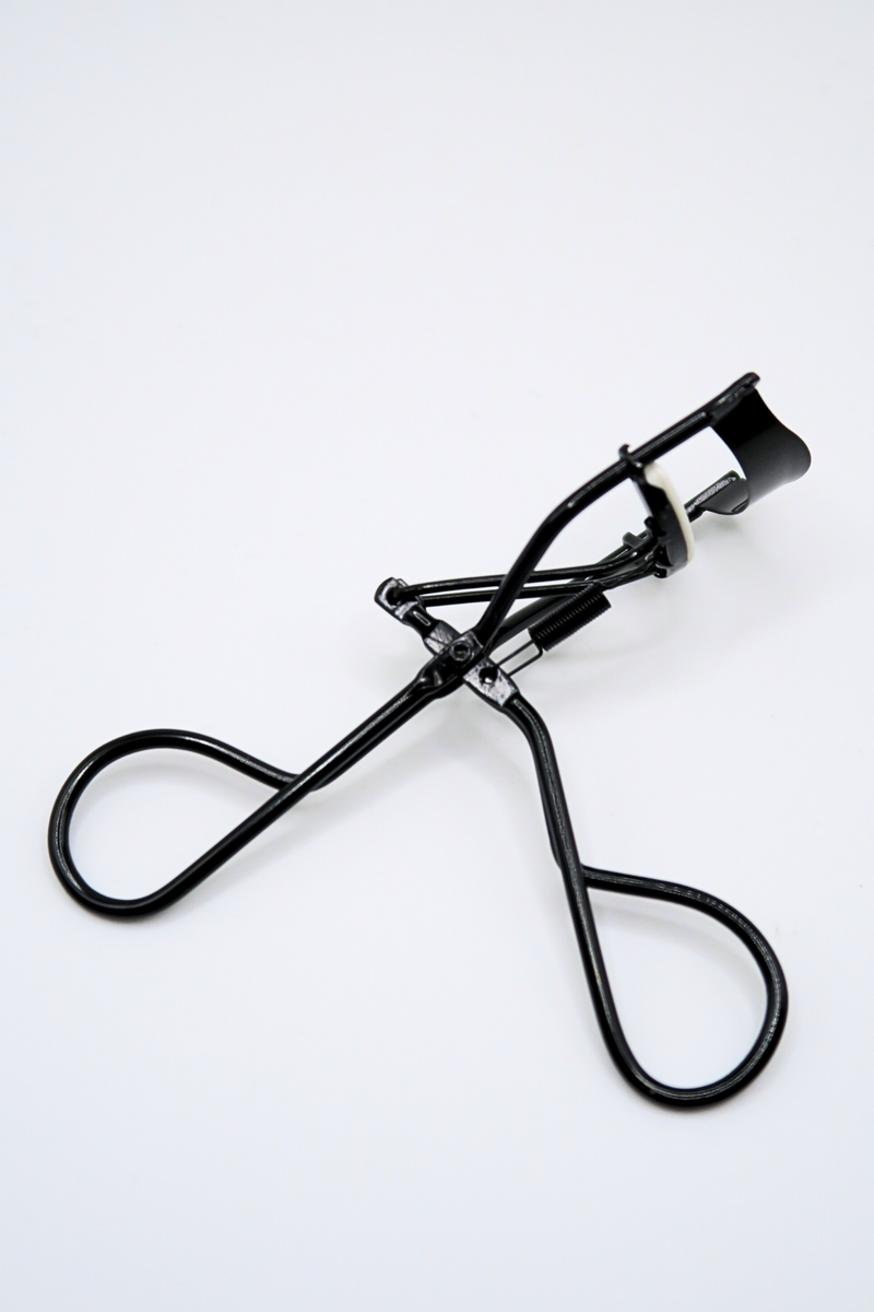 Jeans Warehouse Hawaii - COSMETIC TOOLS/MISC - EYELASH CURLER | By AMERICAN (GGC) ACCESSORY